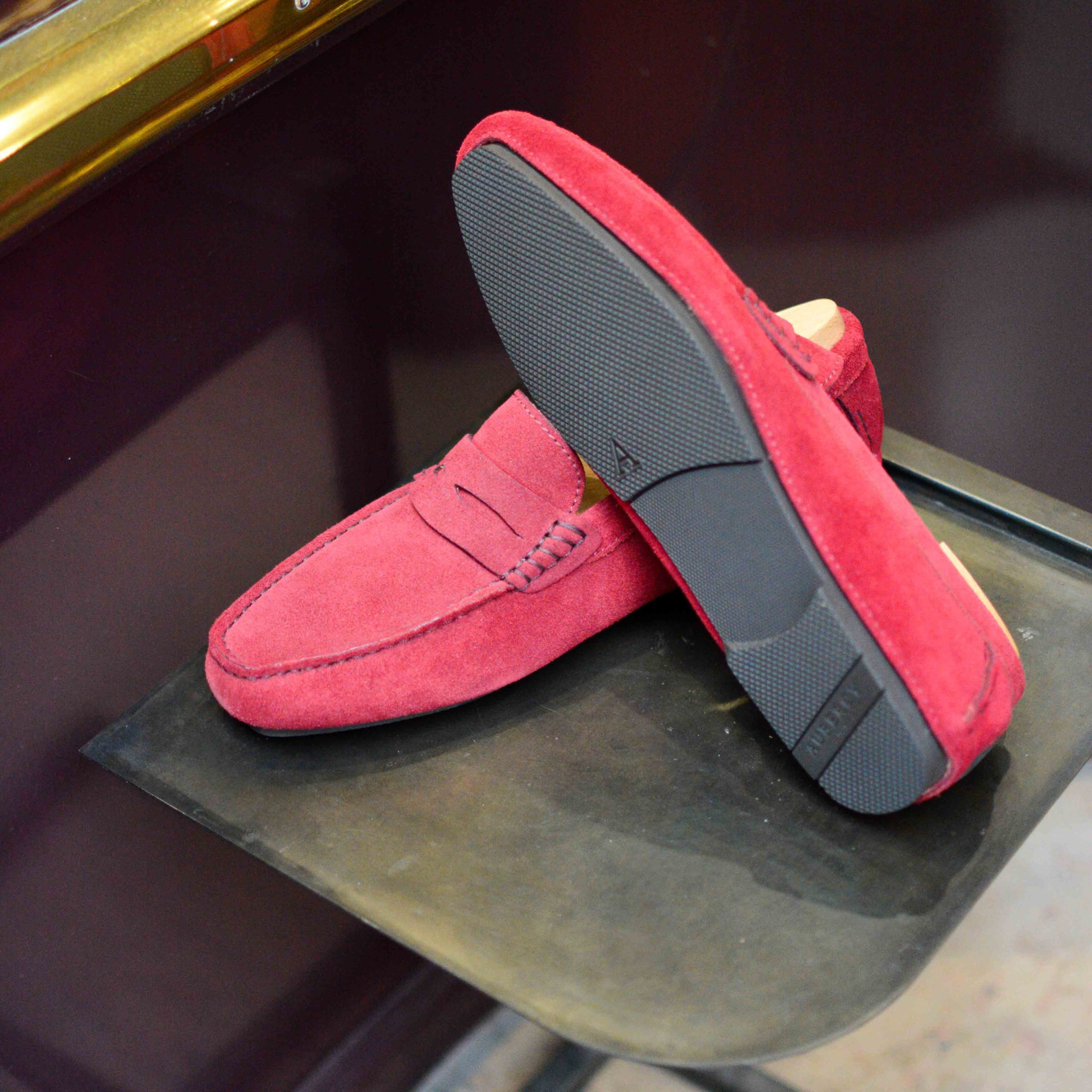 Arsène en daim rouge (Archives) – Image 4