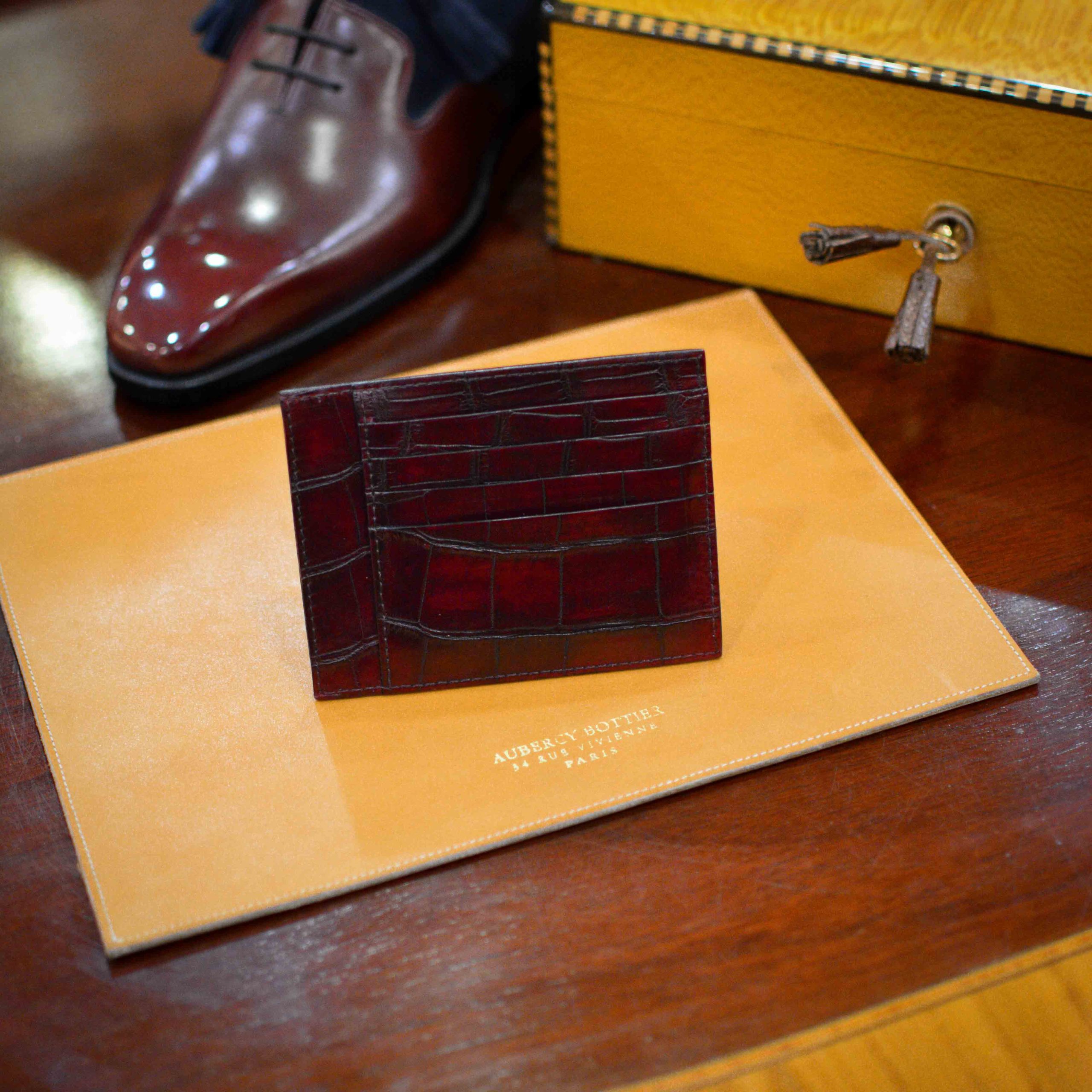 Grand porte-carte en crocodile Bordeaux